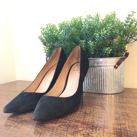 Banana Republic | Black Suede Pumps - Picture 2 of 8